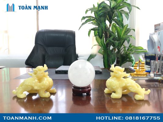 Do Trang Tri Ban Lam Viec Giam Doc 2