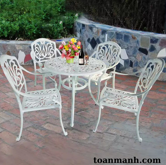 Bàn tròn sân vườn có tay (họa tiết hoa sen) BSVCT08 2 X2