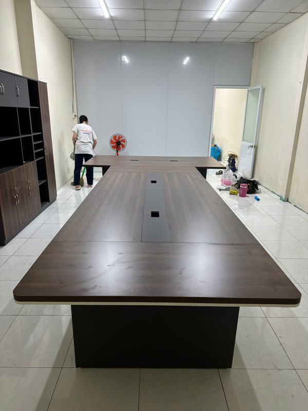 Tư vấn thiết kế phòng họp chuyên nghiệp với bàn họp chuẩn 1 z6734288955778 b5e87b7405a0c90ad96da2f88bb85b1e